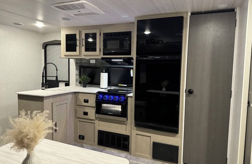 Las Vegas House | Cozy 2-bedroom RV in fabulous Las Vegas Close to downtown with WiFi and A/C