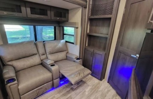 North Northwest Pensacola Apartment | Cozy 2-Bedroom RV in Pensacola with WiFi and AC