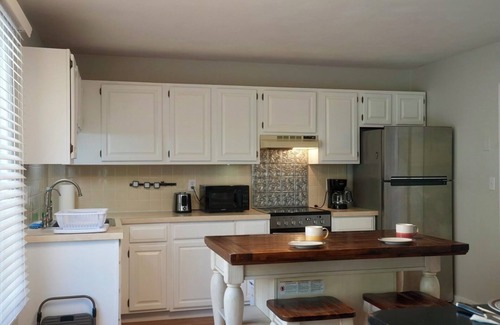Smithfield Condo | Cozy 2-bedroom stay in enchanting Smithfield with AC, WiFi
