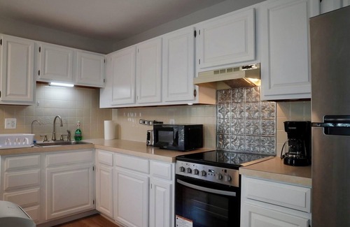 Smithfield Condo | Cozy 2-bedroom stay in enchanting Smithfield with AC, WiFi