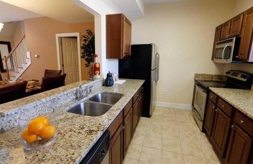 Lackey House | Cozy 2-bedroom townhome in charming Williamsburg with AC, WiFi, fitness room