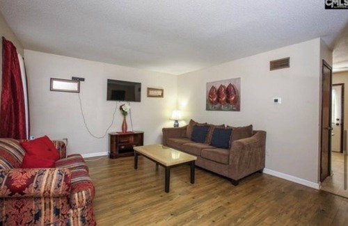 Forest Acres House | Cozy 2-bedroom townhome in awesome Columbia with AC