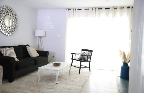 Tuckahoe House | Cozy 2-bedroom townhome in enjoyable Richmond with WiFi, AC