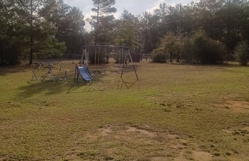 De Funiak Springs House | Cozy 2-bedroom mobile home with AC and WiFi in charming DeFuniak Springs.