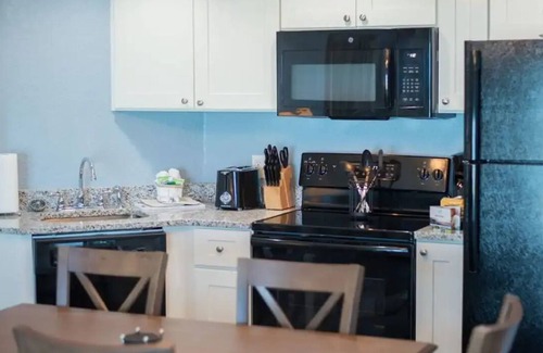 New Smyrna Beach Resort | Cozy 2-bedroom in delightful Coconut Palms II Beach Resort/July 7th to 14th