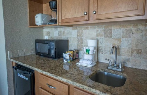 New Smyrna Beach Resort | Cozy 2-bedroom in delightful Coconut Palms II Beach Resort/July 7th to 14th
