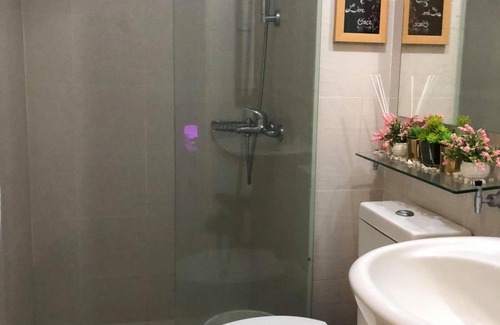 Taguig Hotel | COZY 2 BEDROOMS AT AZURE WAVE POOL AND MAN MADE BEACH