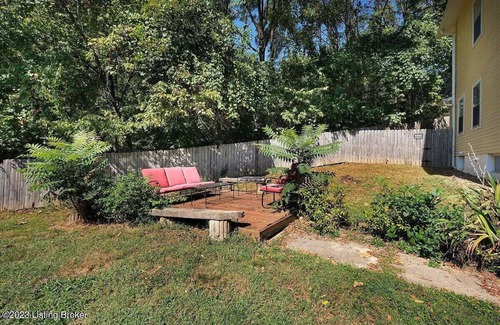 Clifton Heights House | Cozy 2-bedrooms with Bourbon Barrel Table, Kentucky Horse theme & renovated bath