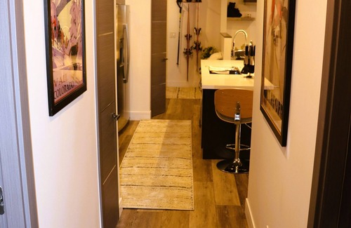 Vail Condo | Cozy 2 BR/2BA Apt - Steps from Ski School and the Village w/2 parking spaces!