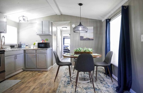 Geneva House | Cozy 2-BR 2BA mobile home with AC and WiFi in Friendly Place Geneva