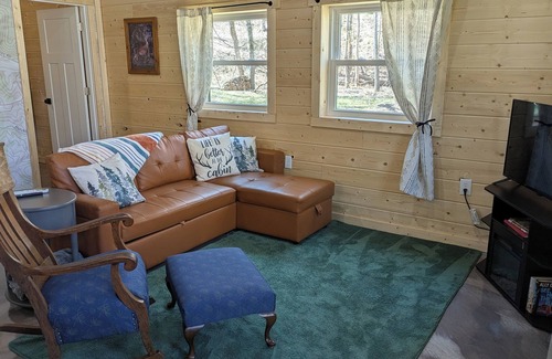 Alto Pass Cabin | Cozy 2-BR cabin with bonus loft bedroom by the Wine Trail in the Shawnee Forest!