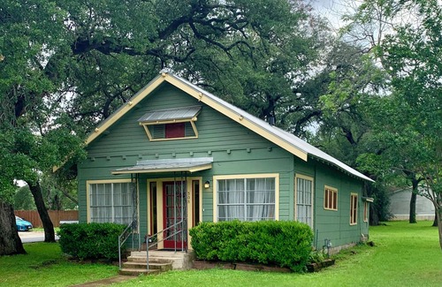Kyle Cottage | Cozy 2 BR Cottage with Inviting Sunroom, Spacious Yard and Ultimate Comfort