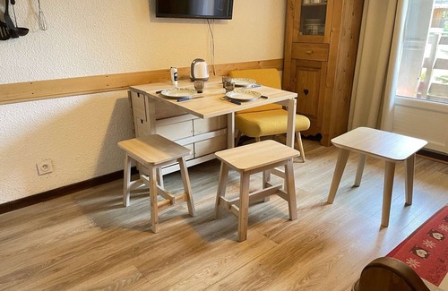 Risoul Apartment | Cozy 2-Room Apartment for 5 with Balcony, Close to Shops & Ski Lift in Risoul 1850