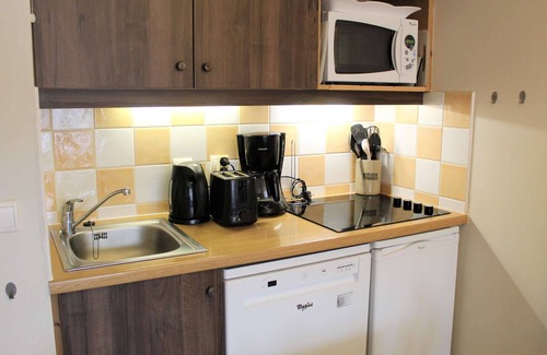 Les Claux Apartment | Cozy 2-Room Apartment, Sleeps 4, Ski-In/Ski-Out, Pool Access, Private Parking