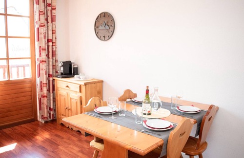 Vignec Apartment | Cozy 2-Room Apartment with Balcony and Seasonal Pool Access in Vignec