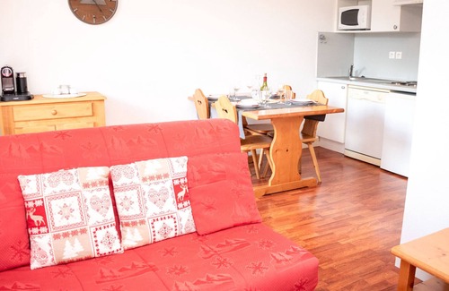 Vignec Apartment | Cozy 2-Room Apartment with Balcony and Seasonal Pool Access in Vignec