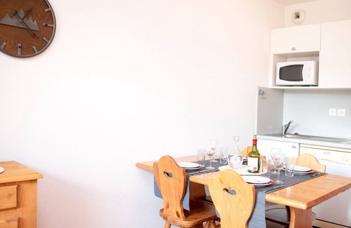 Vignec Apartment | Cozy 2-Room Apartment with Balcony and Seasonal Pool Access in Vignec