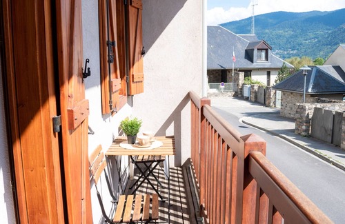 Vignec Apartment | Cozy 2-Room Apartment with Balcony and Seasonal Pool Access in Vignec