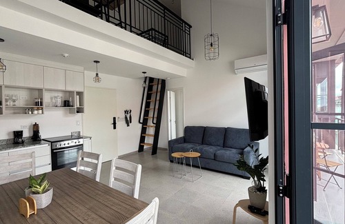 Santa Ana Apartment | Cozy 2b 2b loft with balcony & working space