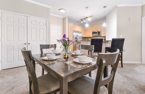 Sun Bay South Condo | ⭐️ Cozy 2BD/2BA⭐️Pool🏊🏻‍♂️Gym🏋🏻‍♀️Work Space⭐️SmartTV