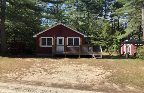 Chocorua Ski and Beach Cottage | Cozy 2BD Camp Cottage - Walk To Sandy Beach & Short Drive to North Conway