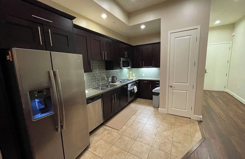 Airport Area Apartment | Cozy 2BD Large king & queen bed heart of Irvine