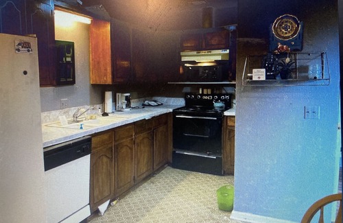 Wichita Falls House | Cozy 2Bed 1bath home w/fireplace. Bed&Breakfast.Sleeps 3. Close to MSU/SAFB/MPEC