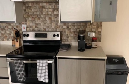 New Kingston Apartment | Cozy 2bedroom condo with 24/7 security, free Wi-Fi, and free Parking.