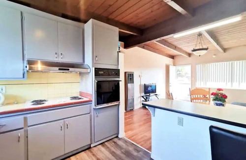 Richmond Annex Apartment | Cozy 2BR 1Bath with Parking near Univ of Berkeley