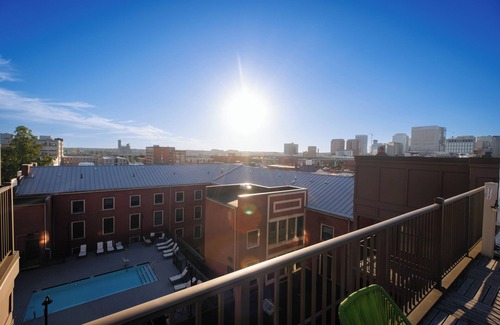 Shockoe Bottom Apartment | Cozy 2BR/2BA minutes from major interstate centrally located downtown Richmond.
