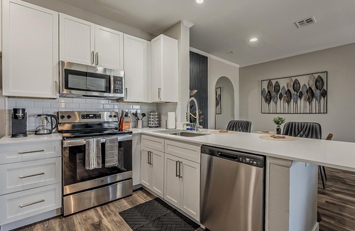 Horseman's Park Apartment | Cozy 2BR 2BA Pool Gym Free Parking