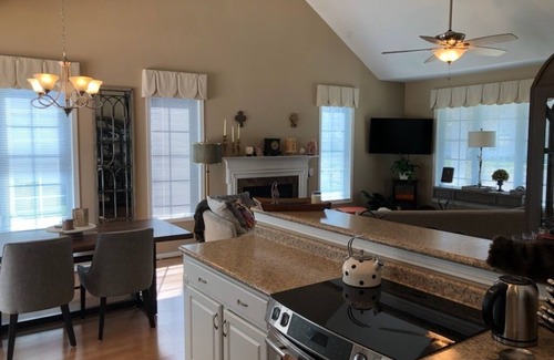 Mishawaka Condo | Cozy 2BR/2Bath, 3.9 miles/8 minutes to Notre Dame campus