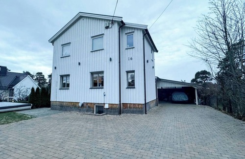 Ullern Apartment | Cozy 2BR Apartment With Parking