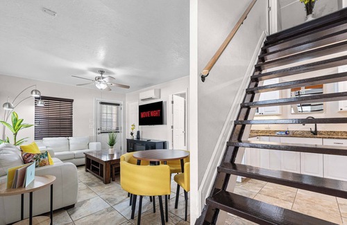 La Vista House | Cozy 2BR Beach & Trail | Bikes Fire Pit