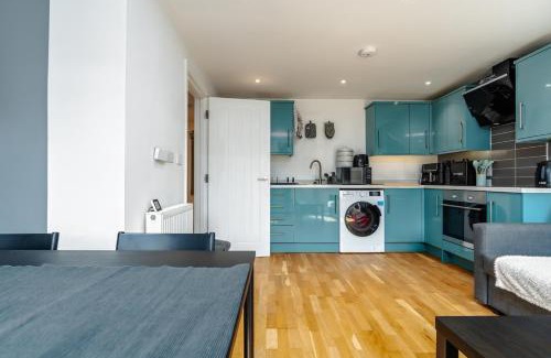 Chute Forest Apartment | Cozy 2BR flat near Stonehenge w/Juliette balcony
