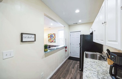 Ludlow House | Cozy 2BR Getaway | Near Downtown Cincinnati