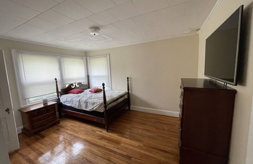 Lexington House | Cozy 2BR house behind Lexington BBQ