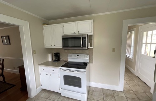 Lexington House | Cozy 2BR house behind Lexington BBQ
