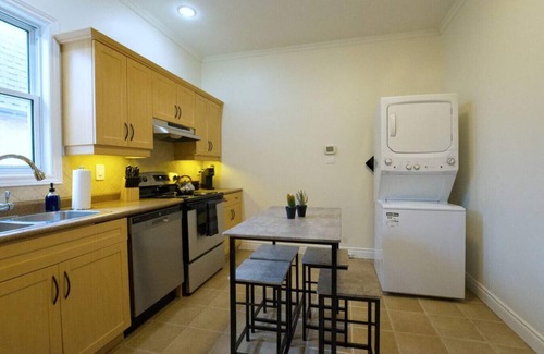 South London House | Cozy 2BR in Wortley Village + 2-car Parking + WiFi