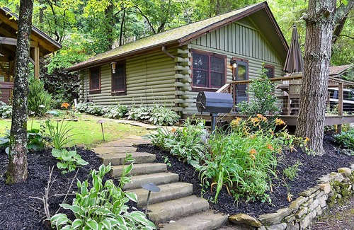 Topton Cabin | Cozy 2BR Lake Cabin – Dock, Hot Tub, Views -Lake Nantahala