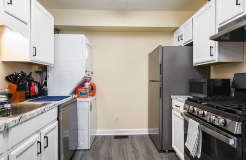 Newark Hotel | Cozy 2BR Modern Free Parking ! 30 min to NYC !