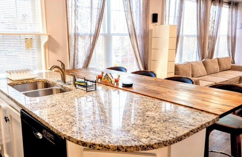 Arlington House | Cozy 2BR Retreat Free Parking & BBQ Pet is ok 10 minutes to downtown DC!