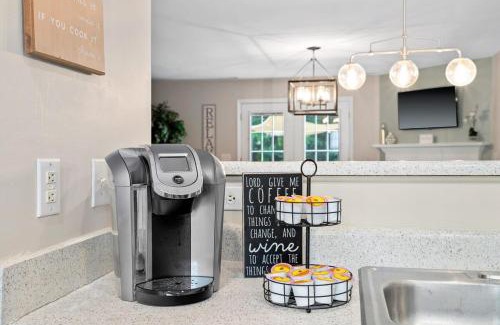 Southeast Raleigh House | Cozy 2BR Retreat with BBQ, WIFI & Parking