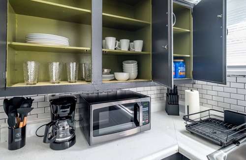 Kettering Apartment | Cozy 2BR Retreat/Workspace + Washer/Dryer