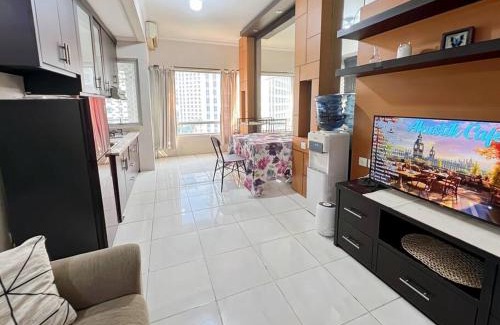 Jakarta Apartment | Cozy 2BR Sudirman Apt with Pool, Wi-Fi, & Netflix by 2ndHome