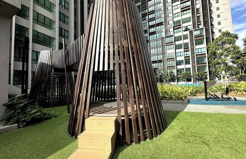 Kampung Pantai Dalam Apartment | Cozy 2BR Suite [2–6 Pax] FREE 500Mbps Wifi Bangsar South