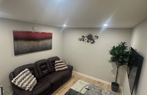 Fort Gary House | Cozy 2BR Suite at Winnipeg South