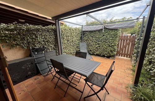 La Franqui Villa | Cozy 2BR Villa with Mezzanine, Pool, A/C, Parking, Near Beach & Shops in La Franqui