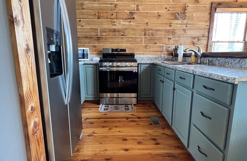 Purlear House | Cozy 2BR with AMAZING views in Buck Mountain