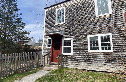 Belfast Apartment | Cozy 2BR with Rustic Decor Near Downtown